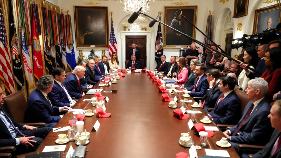 NTD Reporter Asks Trump About Shooting Near White House