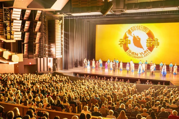 The performers of Shen Yun Performing Arts during a curtain call at the Queen Elizabeth Theatre in Vancouver in April 2026. (The Epoch Times)