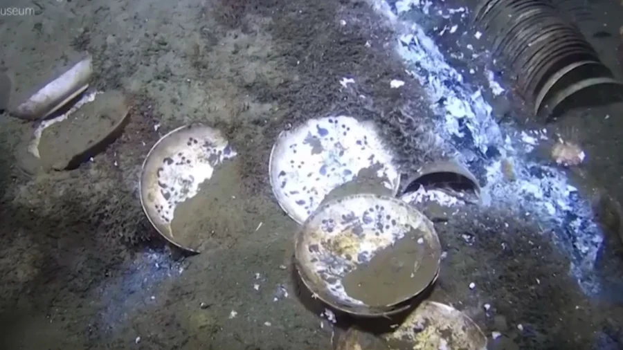 Norway Recovers Porcelain, Chandeliers From 18th Century Shipwreck