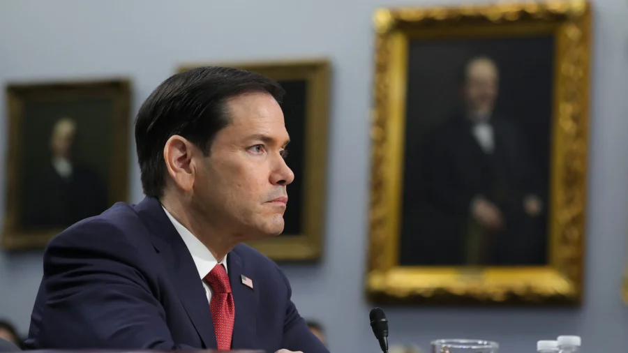 'Iran Desperately Needs a Deal': Foreign Policy Analyst on Rubio Hearings