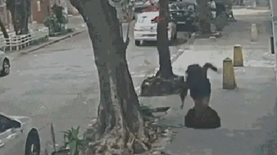 Woman Falls in Manhole While Walking in Rio