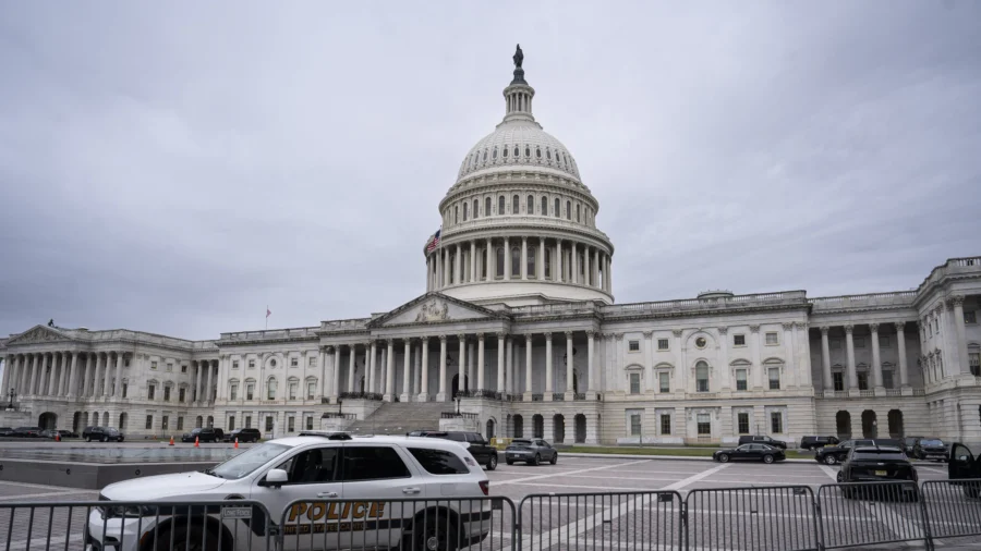 Senate to Move Ahead With Bill to Fund ICE, Border Patrol
