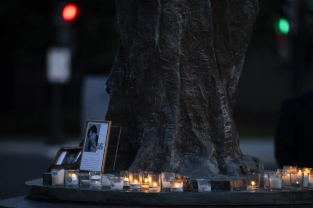 A Tiananmen Square massacre candlelight vigil is held at the Victims of Communism Memorial in Washington on June 4, 2026. (Madalina Kilroy/The Epoch Times)