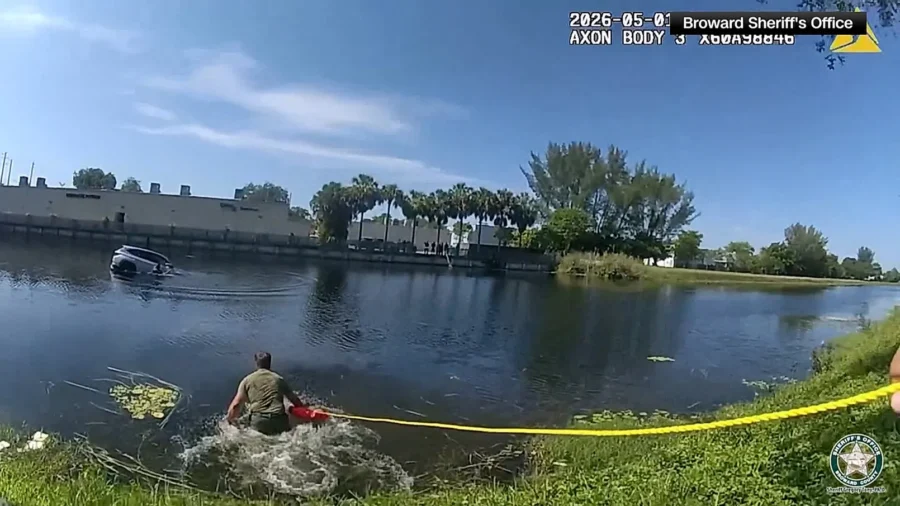Florida Deputies Rescue Elderly Woman From Sinking Vehicle