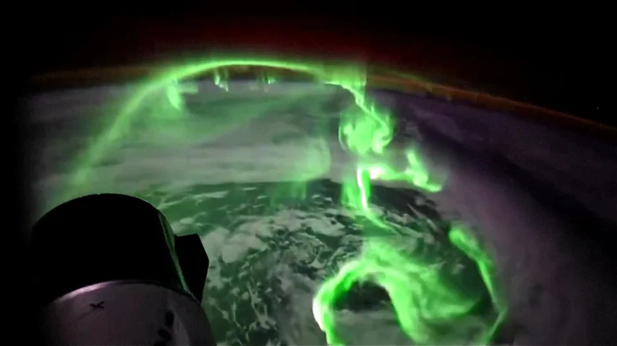 Dancing Southern Lights Captured From SpaceX Dragon