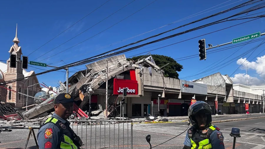 Earthquake Reduces Joliibee Restaurant to Dust After 7.8 Magnitude Earthquake Hits Philippines