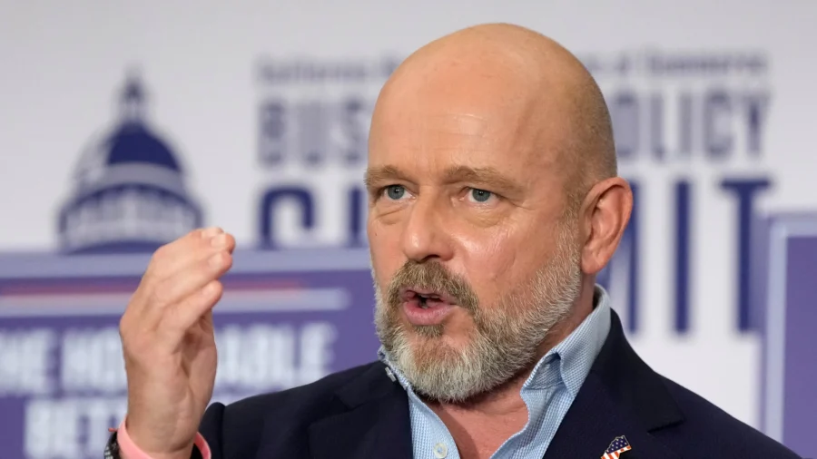 Republican Steve Hilton Advances in California Governor's Race