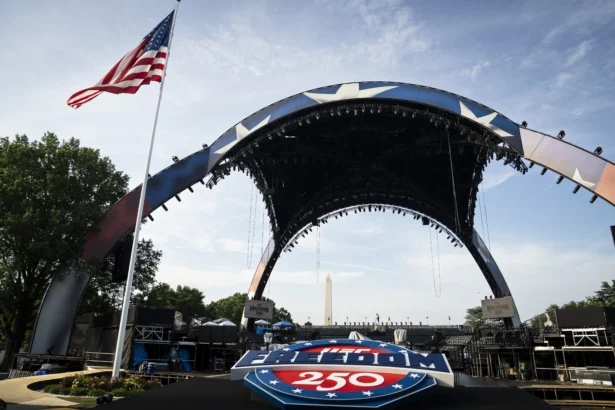 Media preview of the UFC setup of the upcoming UFC Freedom Fight on June 14, on the South Lawn of the White House on June 11, 2026. (Madalina Kilroy/The Epoch Times)