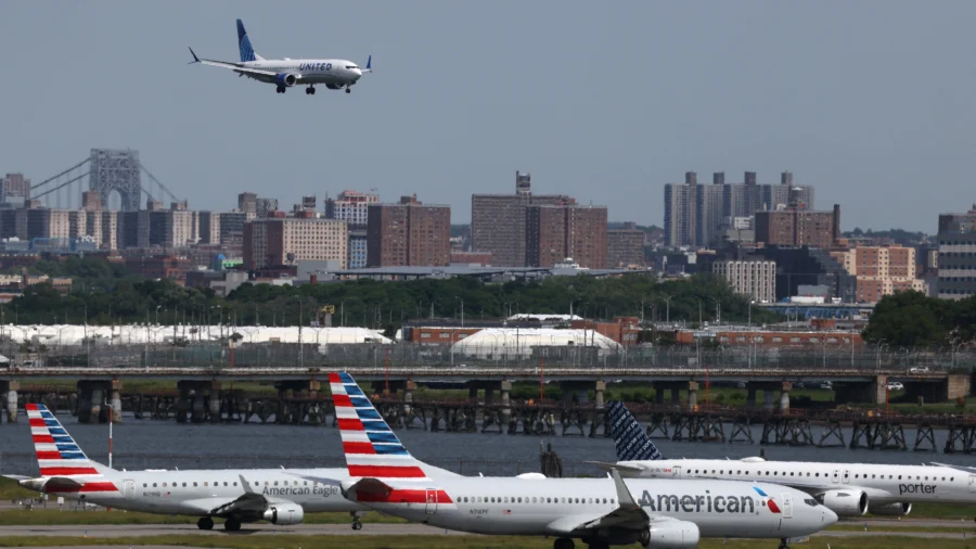 New York LaGuardia Airport to Temporarily Close Runway to Address Pavement Issue