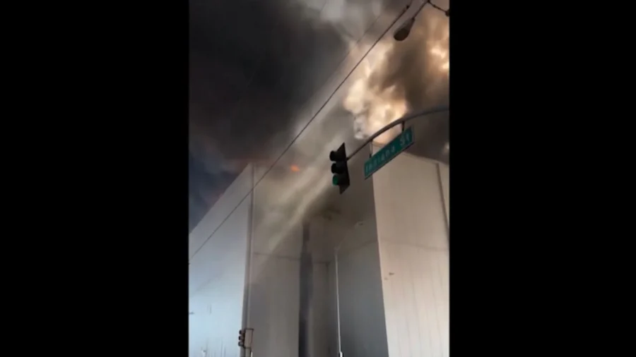 Video: Fire Engulfs Los Angeles Warehouse