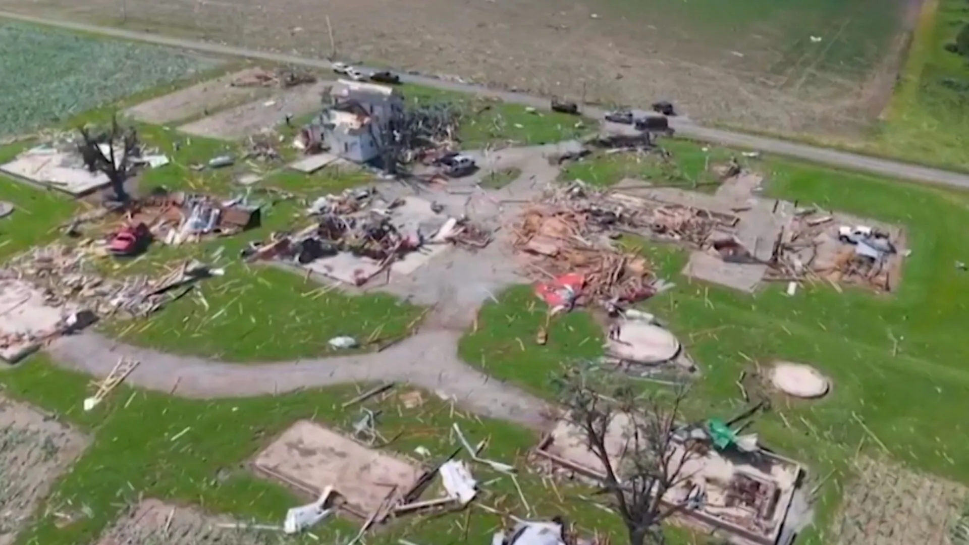 Drone Footage Shows Tornado’s Path of Destruction in Illinois | NTD