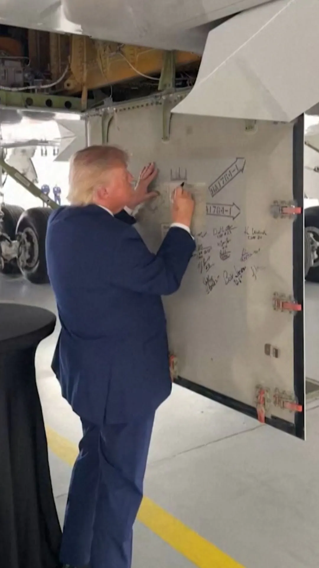 Trump Signs Mechanical Door on a Boeing 747 Gifted By Qatar