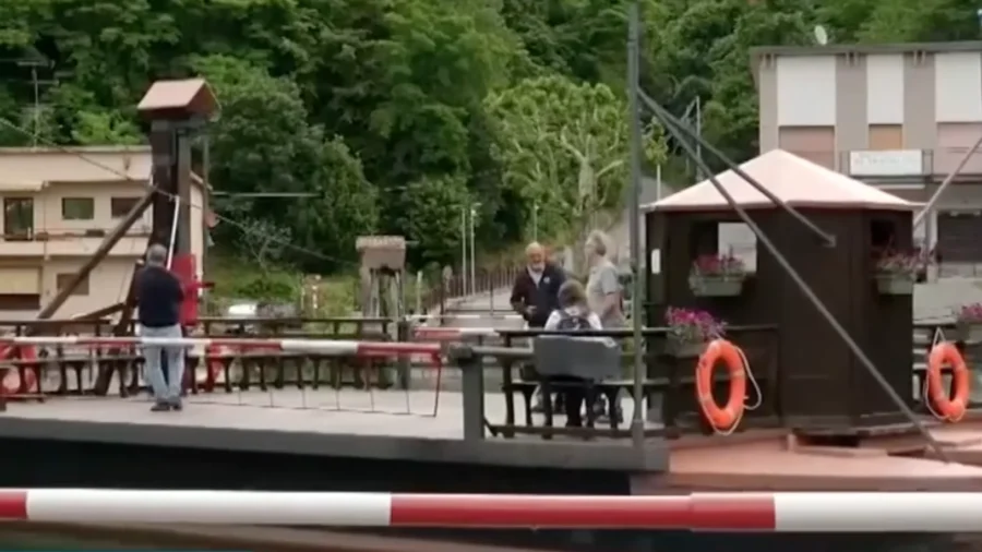 Da Vinci-Era Ferry Helps Commuters Beat Everyday Traffic