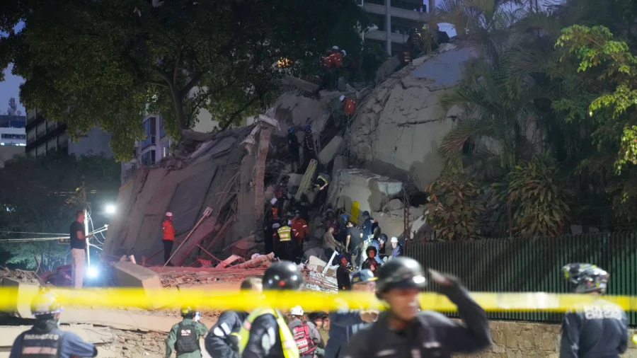 Two Powerful Earthquakes Hit Venezuela, Killing at Least 32