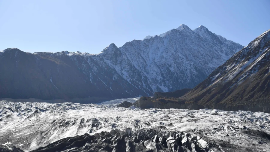Strong Earthquake Hits Hindu Kush, Shaking Afghanistan and Pakistan