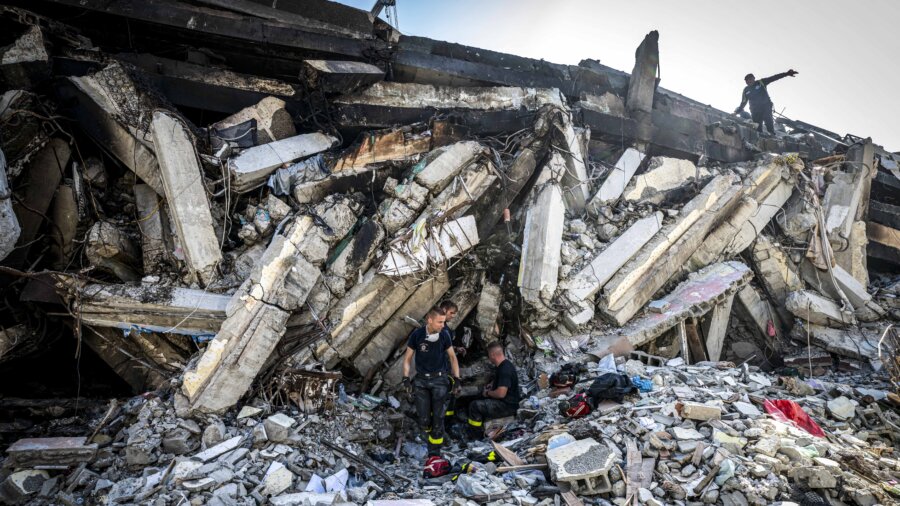 Venezuela Quake Death Toll Nears 2,000