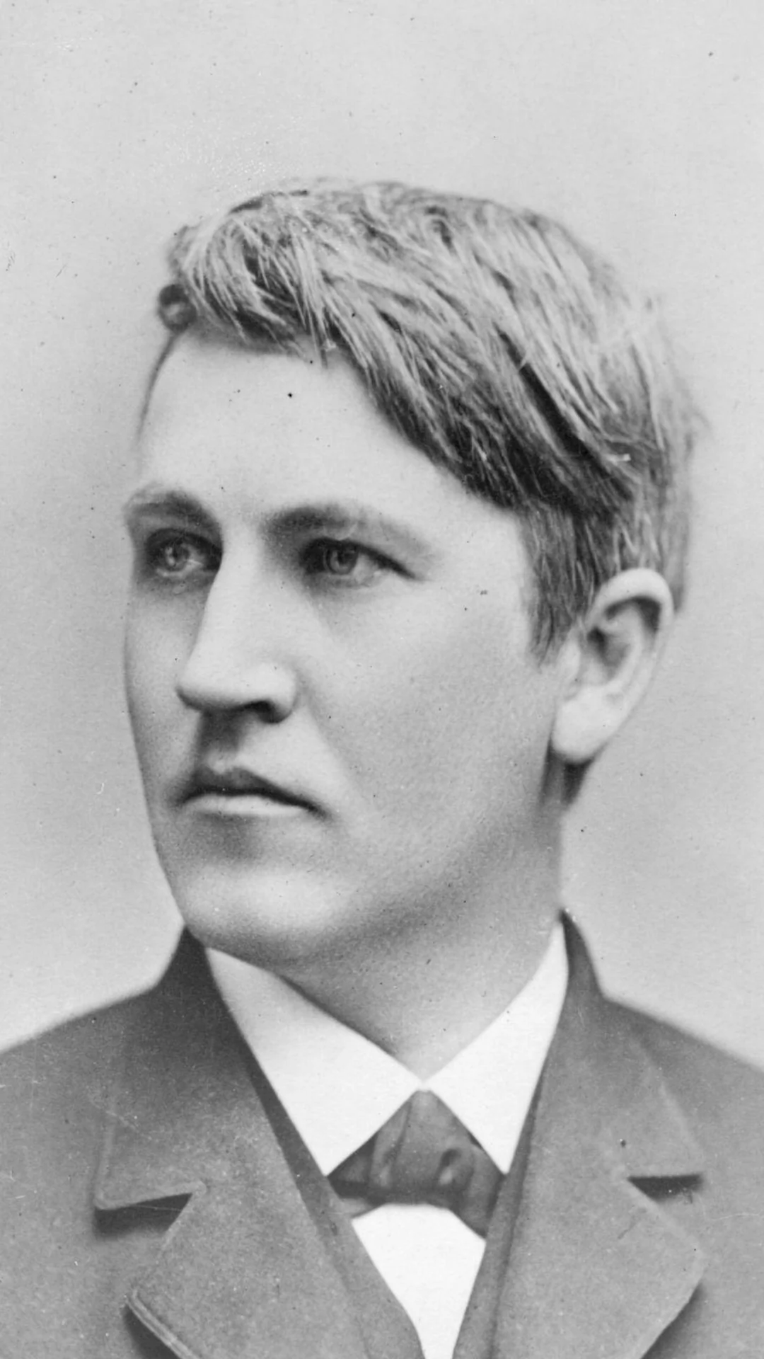 Thomas Edison: The Man Who Failed Thousands of Times Before Lighting Up the World