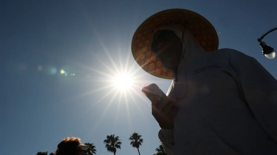 Heat Watches in Effect Across Central, Eastern US
