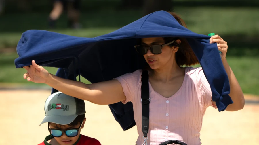 As Wildfires Rage in the West, Record Heatwave Hits Much of US