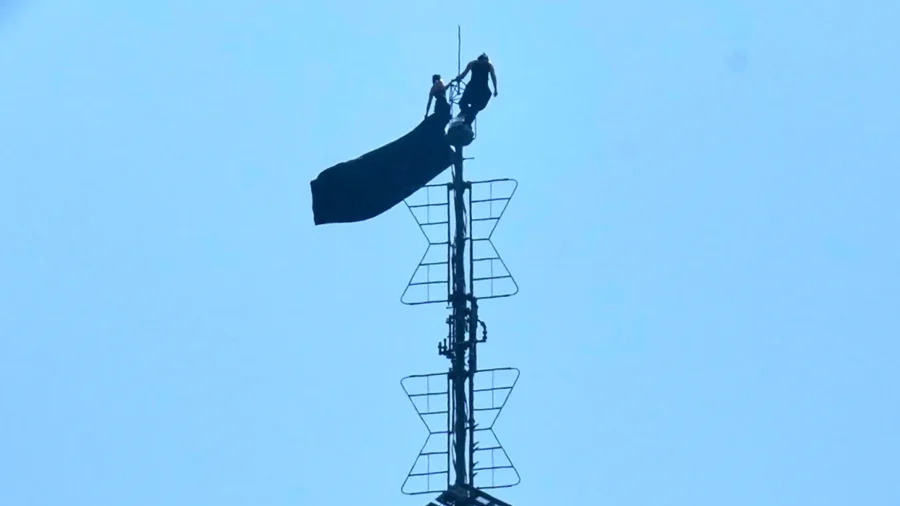 Air Traffic Control Audio Captures Reactions to Empire State Building Antenna Climbers