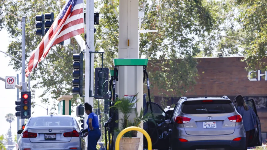 Falling Oil Prices Bring Pump Relief Ahead of July 4 Travel