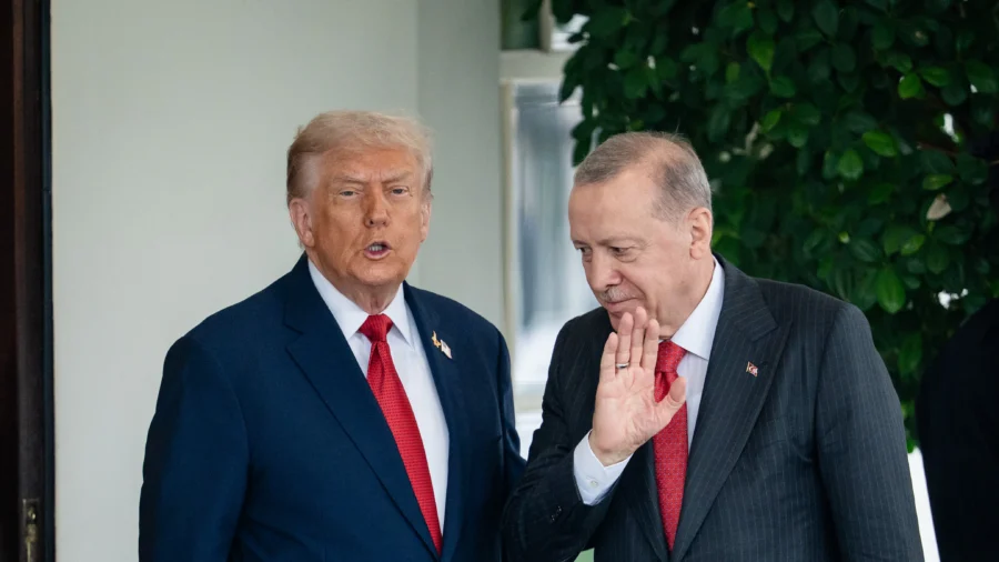 Trump Greeted by Turkish President in Ankara