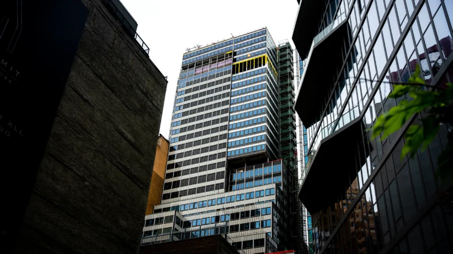Manhattan High-Rise Building Evacuated as Officials Warn of Collapse