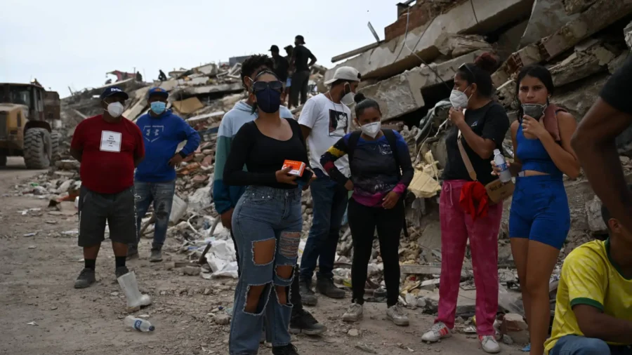 Venezuela Quake Survivors Still Searching for Loved Ones