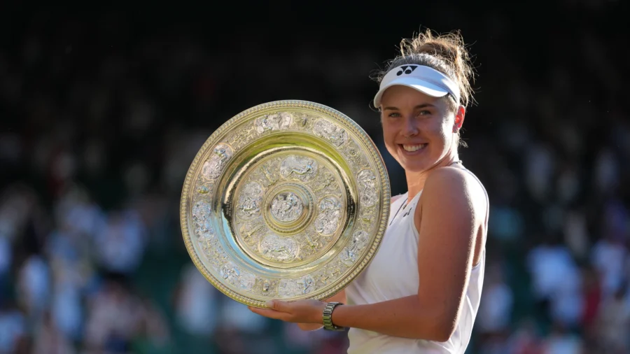 Noskova's Glimpse of Wimbledon Trophies on Bathroom Break Helped Her Regroup to Claim 1st Grand Slam