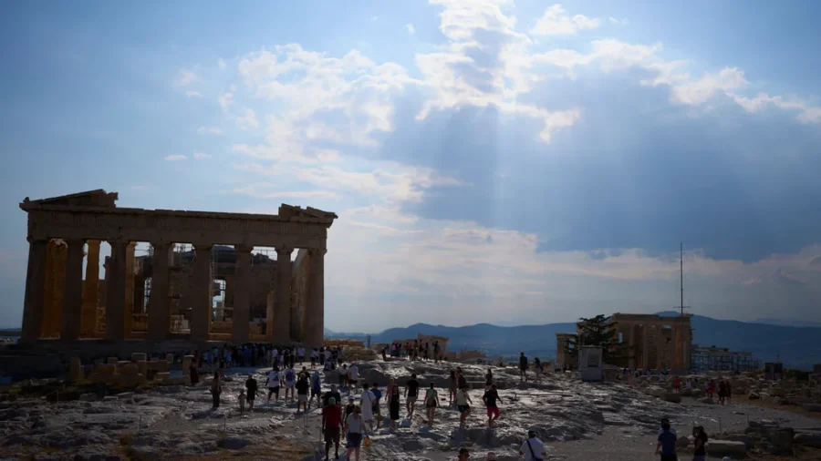 American Tourists Injured in Stabbing Near Athens’ Acropolis, Suspect Held