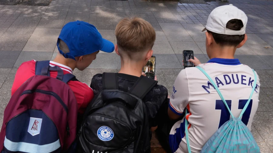 France Bans Social Media for Children Under 15