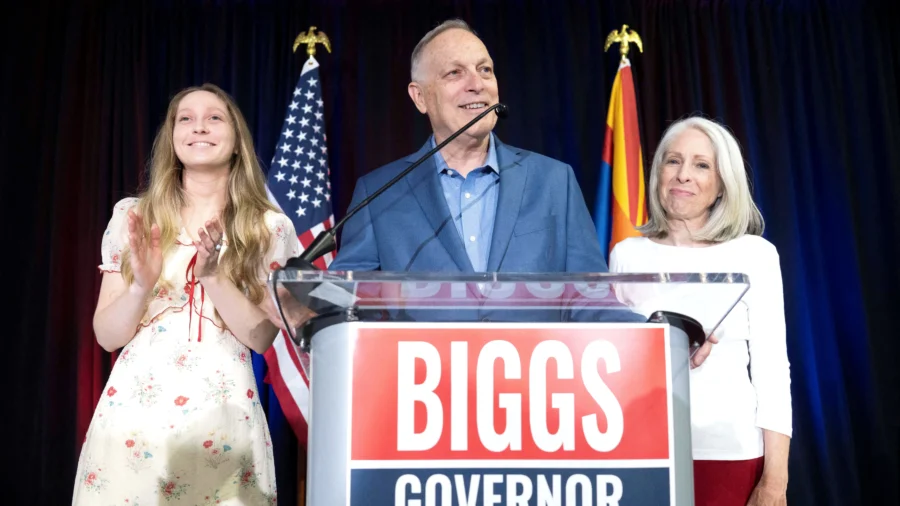 Rep. Biggs Wins GOP Primary, Will Challenge Hobbs for Arizona Governor in November