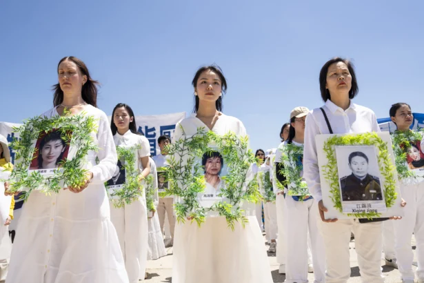 Falun Dafa practitioners take part in the annual rally calling for the end of the Chinese Communist Party’s ongoing persecution of Falun Gong in China, at the Lincoln Memorial in Washington on July 23, 2026. (Madalina Kilroy/The Epoch Times)