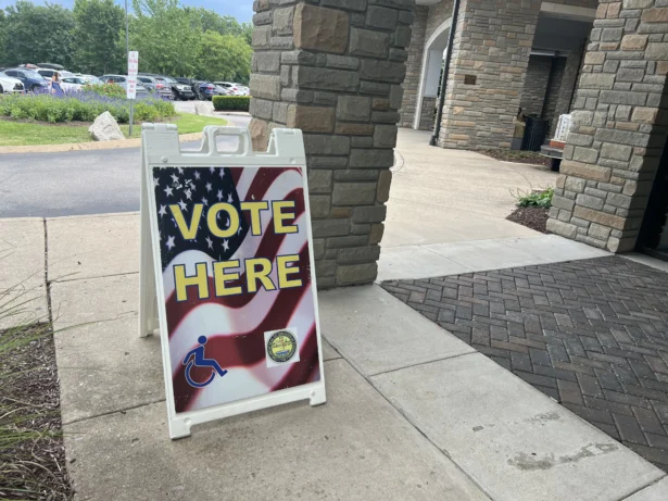 A sign was placed outside the John P. Holt Brentwood Library in Brentwood, Tenn., on the first day of early voting on July 17, 2026. (Jacki Thrapp/The Epoch Times)