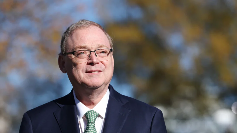 Hassett Rules Out Replacing Fed’s Lisa Cook on Central Bank Board