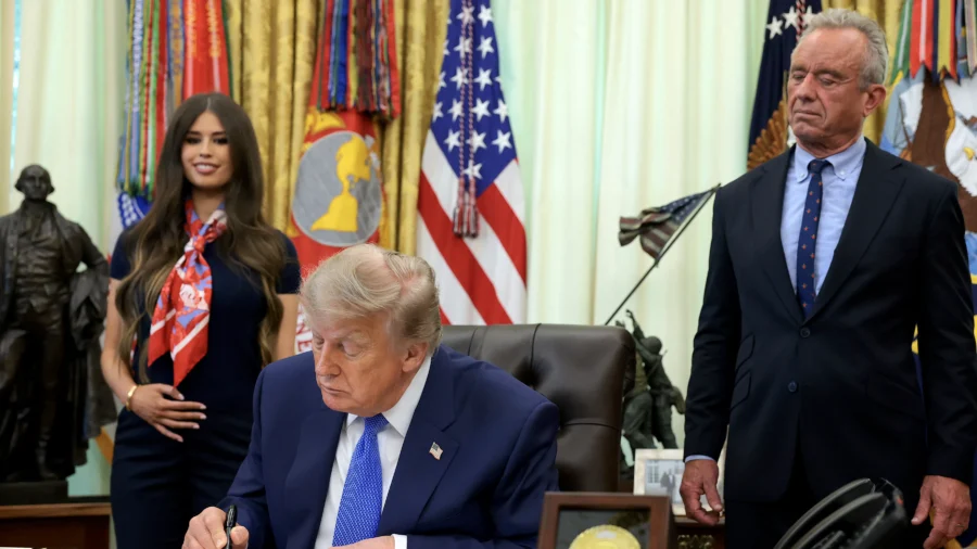 Trump Signs Executive Order Calling for Spacing Out Childhood Vaccines