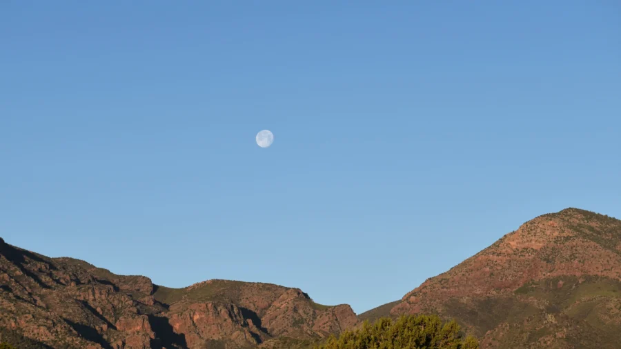 2 Dead After Plane Crashes in Remote Arizona Wilderness