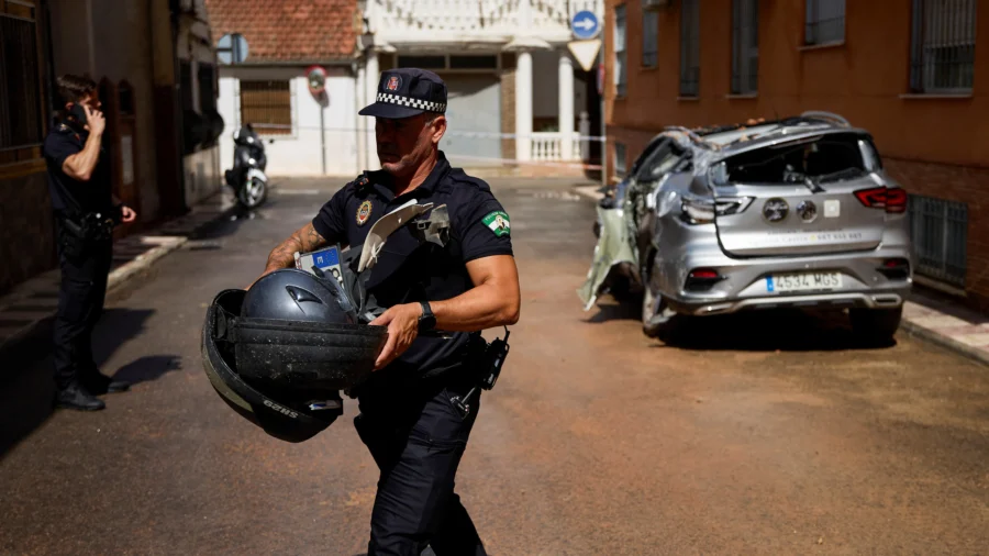 Earthquake Hits Spanish City of Granada, Buildings and Cars Damaged