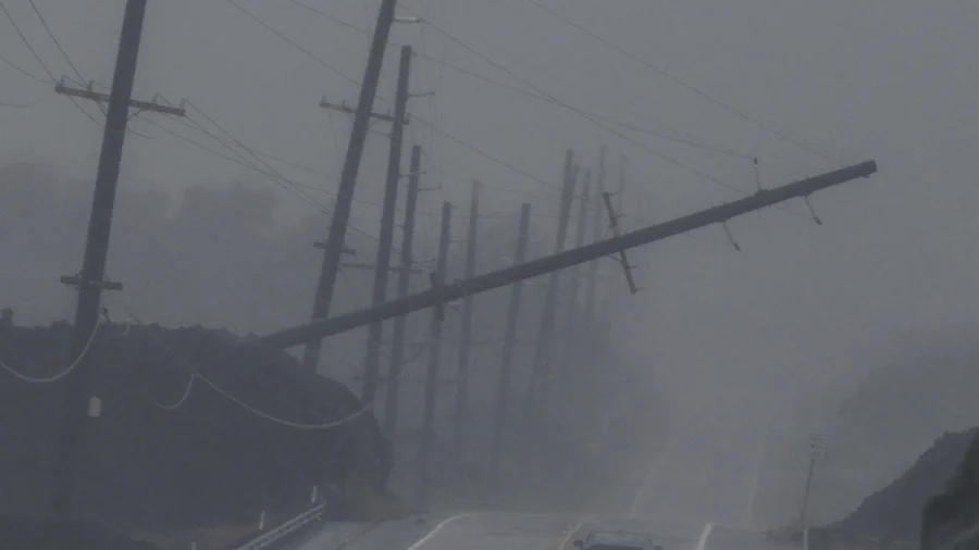 Tropical Storm Lala Rakes Hawaii With High Winds and Rain; 200,000 Without Power