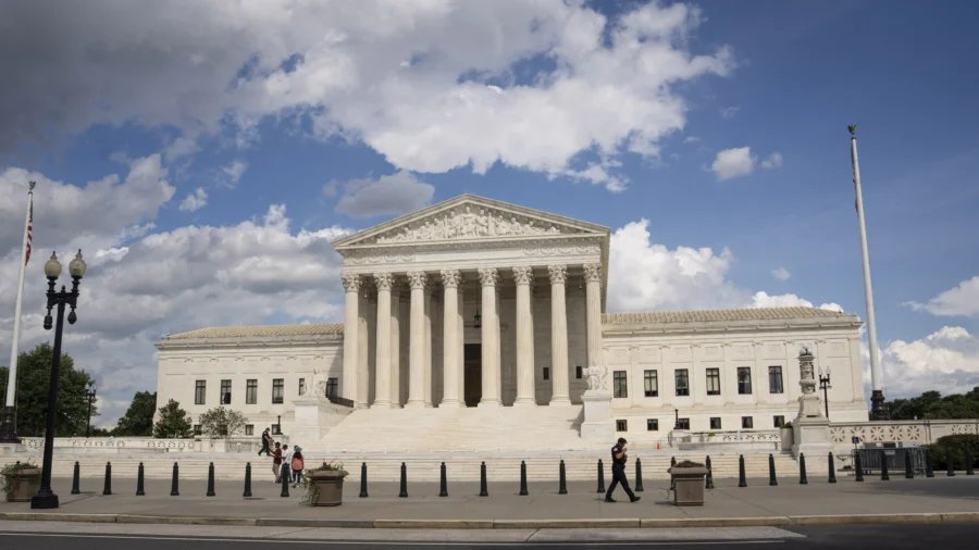 Supreme Court Chief Justice Pauses Block on White House Ballroom Construction
