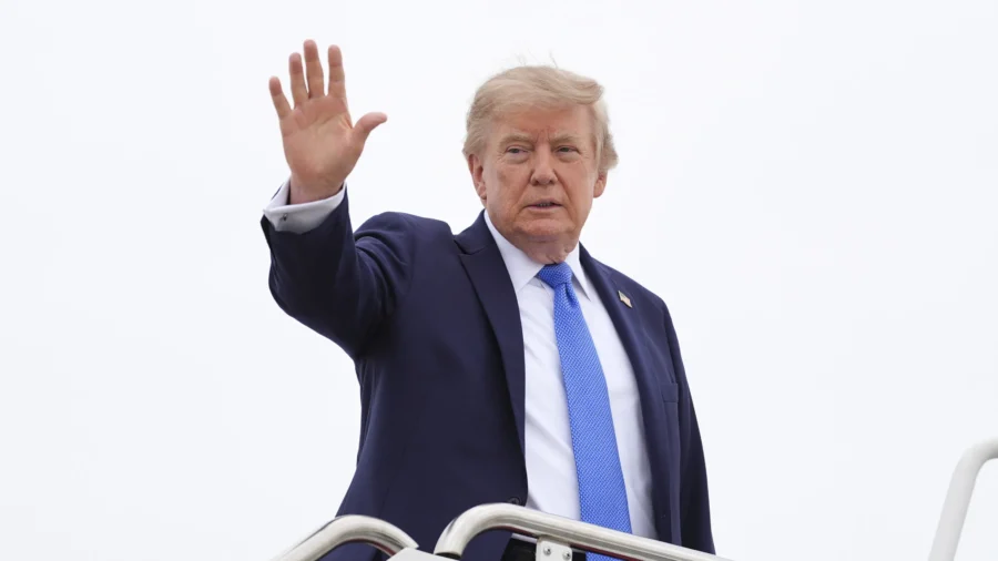 Trump Says ‘Oil Is Pouring Out’ of ‘Functioning’ Strait of Hormuz
