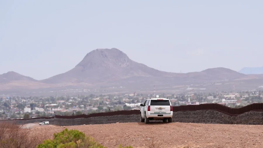 Trump Administration Starts Building Border Wall Project in Arizona