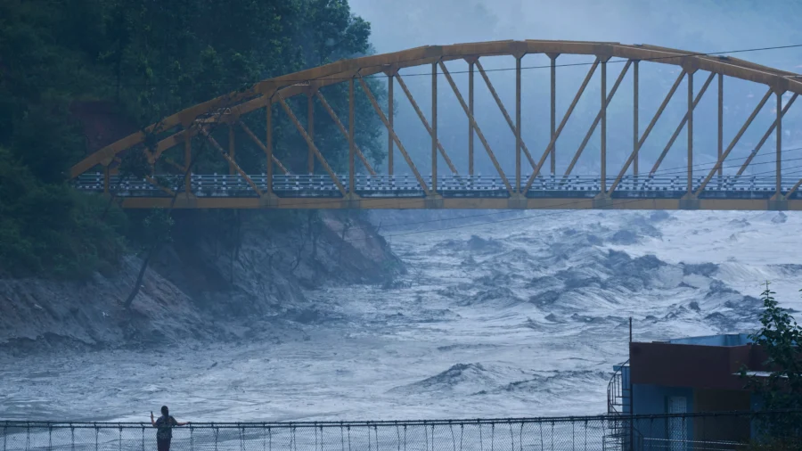 Nepal Warns of Possible New Flooding as Death Toll Tops 800