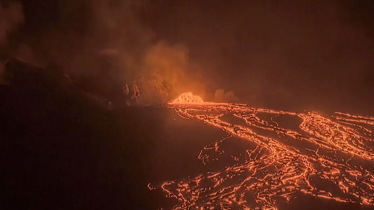 Fountains of Lava Flow From Hawaii’s Kilauea Volcano