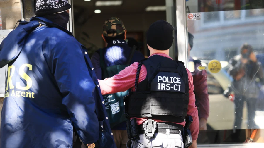 NY, Feds Raid Programs Suspected of Fraud in New York City | NTD