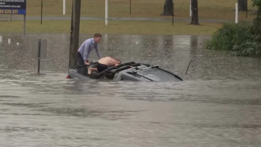 Australian TV Reporter Recalls 'Terrifying' Rescue of Man From Sinking ...