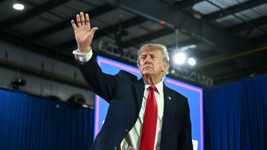 Trump in Iowa Pitches the Kitchen-Table Agenda: Jobs, Fuel, and a Clear Contrast