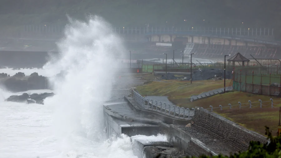 Typhoon Champi Leaves 1 Dead, 350 Injured in Taiwan; Hundreds of Flights Cancelled