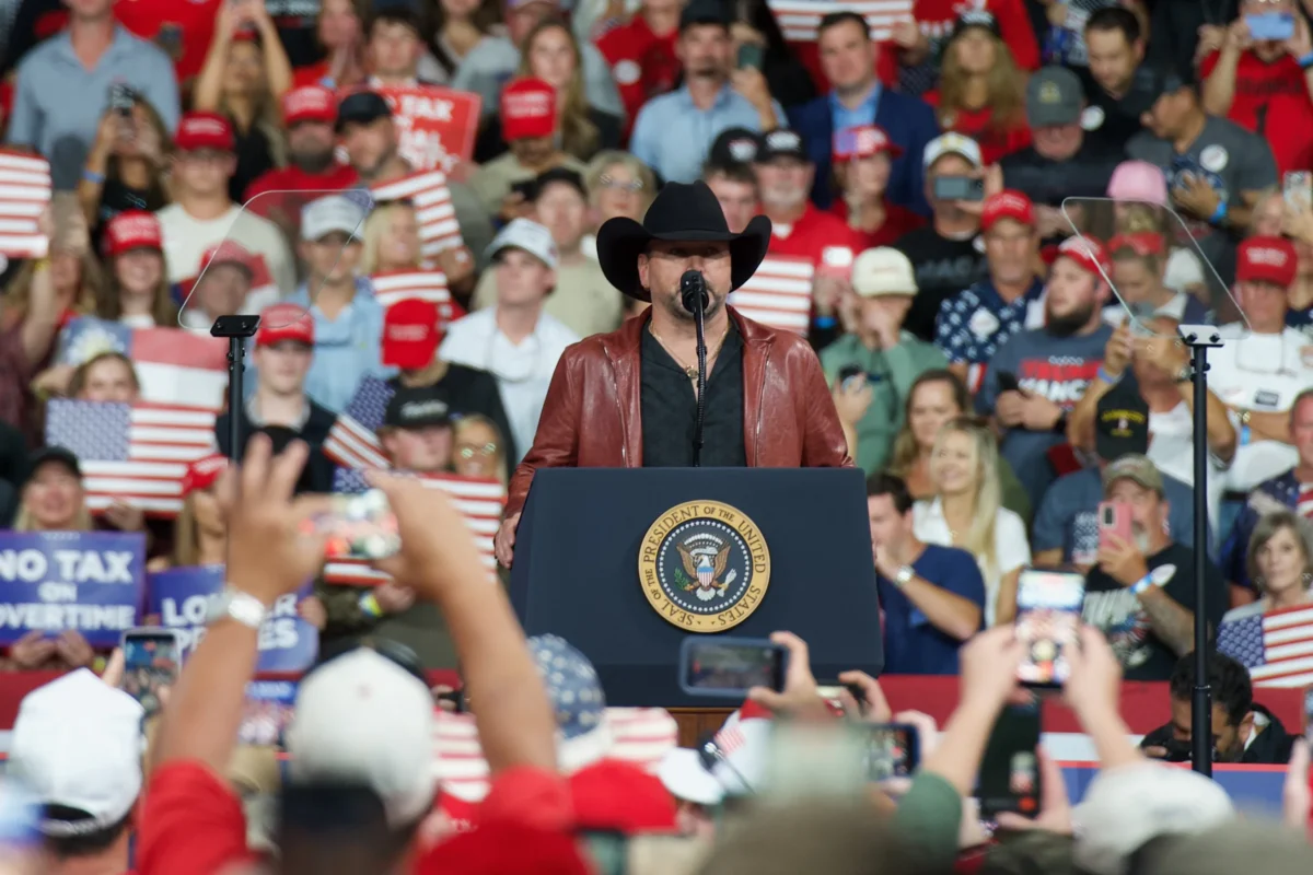 Country music star Jason Aldean speaks during a rally at the Guardian Centers in Perry, Ga., on Oct. 24, 2026. (Travis Gillmore/The Epoch Times)