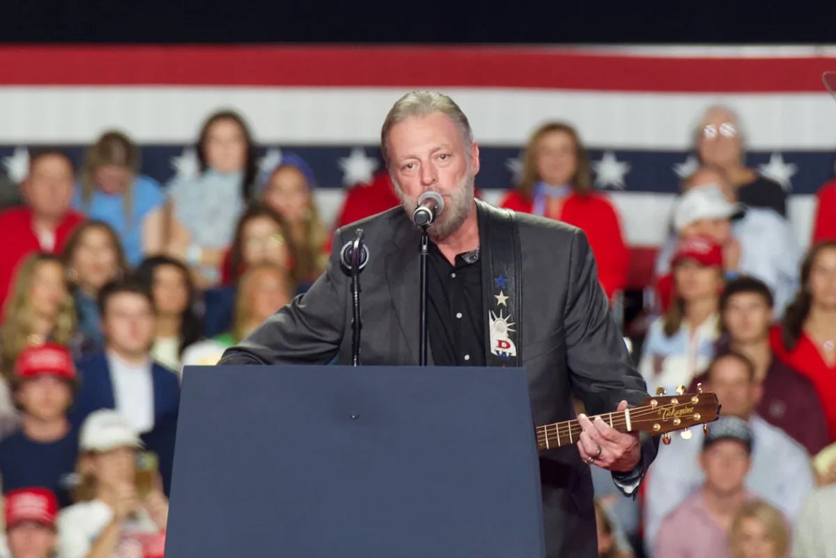 Darryl Worley performs during a rally at the Crossroads Arena in Corinth, Miss., on Oct. 26, 2026. (Travis Gillmore/The Epoch Times)